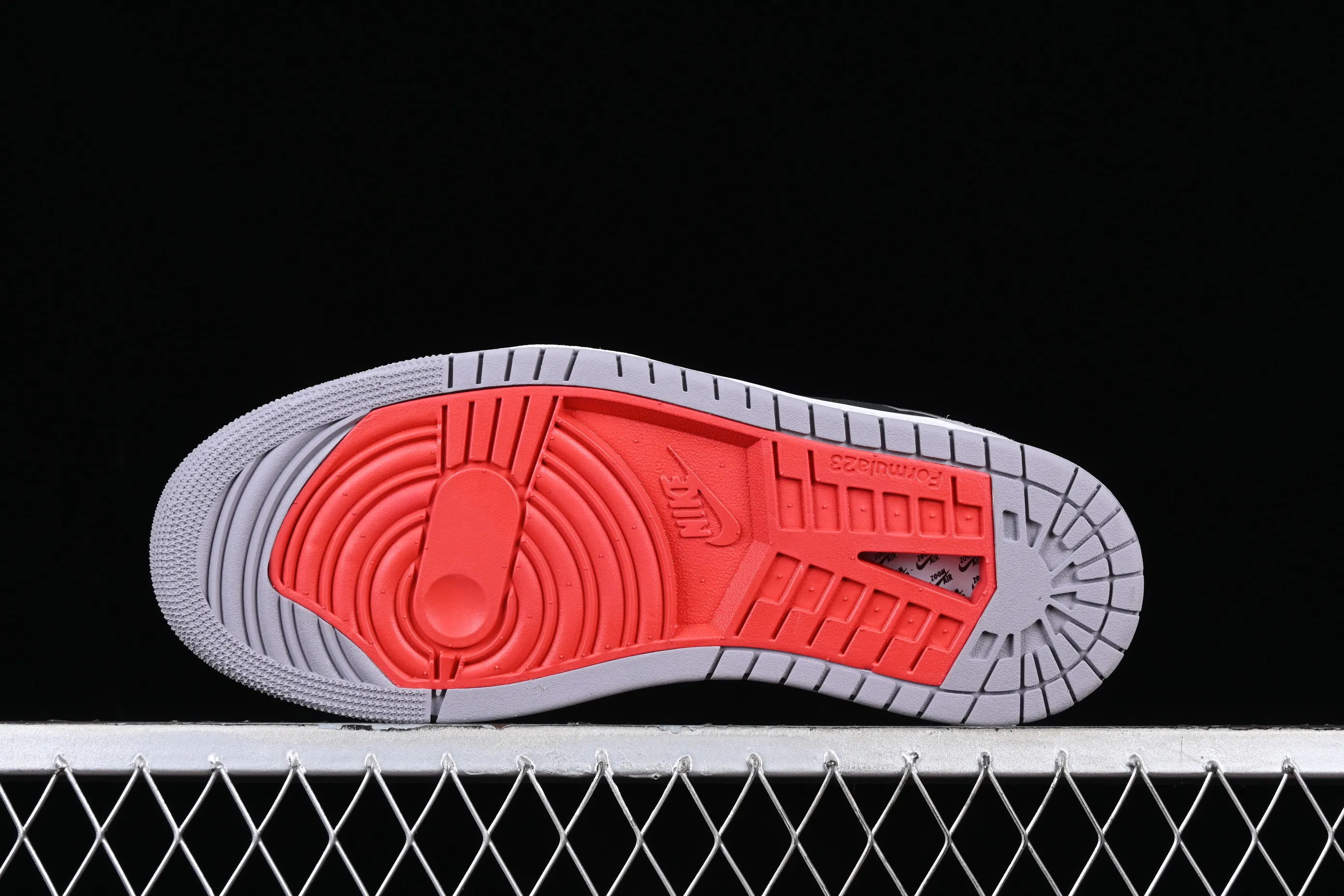All categories Air Jordan Jordan series basketball shoes Air Jordan 1 High Air Jordan 1 Zoom CMFT AJ1 Joe 1 black gray red color matching DV1307-060